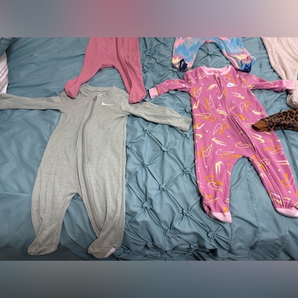 6 Month—6 Piece Nike Onesie Bundle - Picture 3 of 6